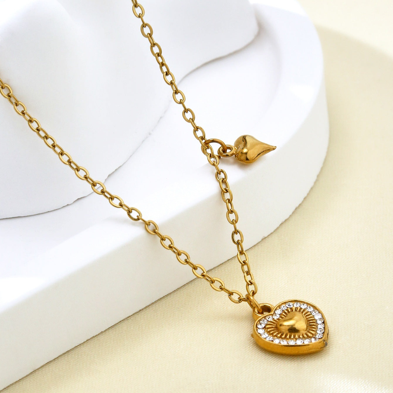 Korean INS Style Heart Pendant Necklace – 18K Gold Plated Stainless Steel, Elegant & Minimalist